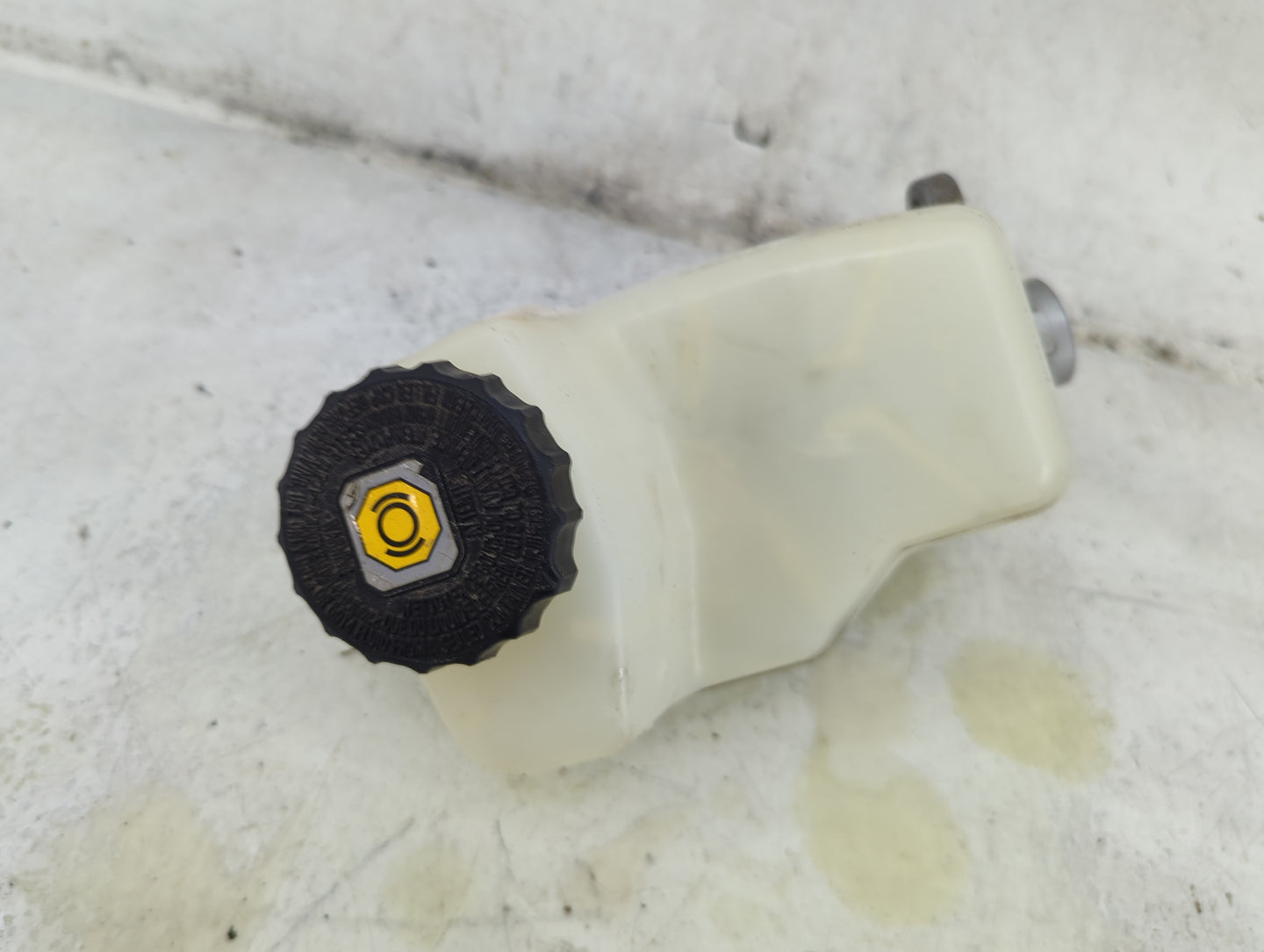 2018-2019 Toyota Camry Brake Master Cylinder - Oemusedautoparts1.com