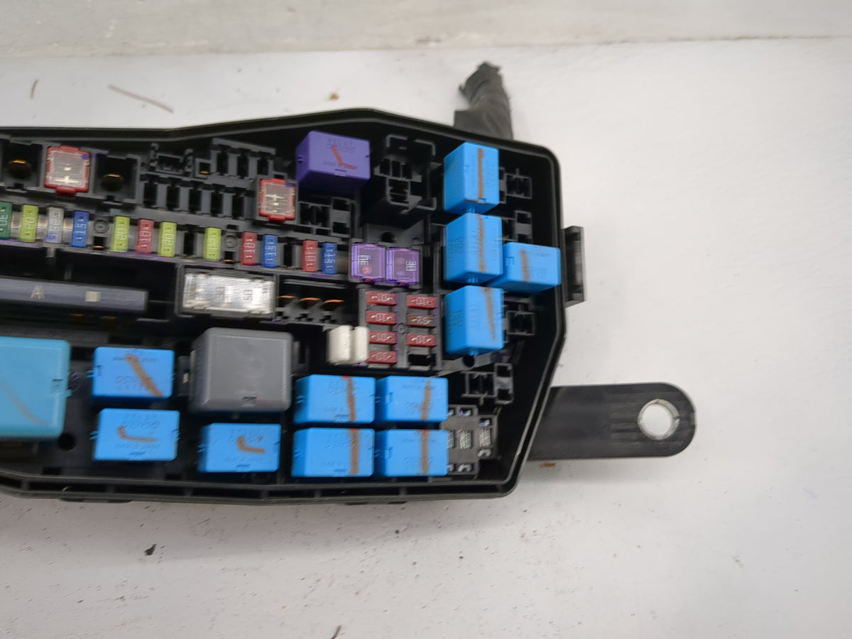 2018-2022 Toyota Camry Fusebox Fuse Box Panel Relay Module P/N:82620-33130 Fits Fits 2018 2019 2020 2021 2022 OEM Used Auto 