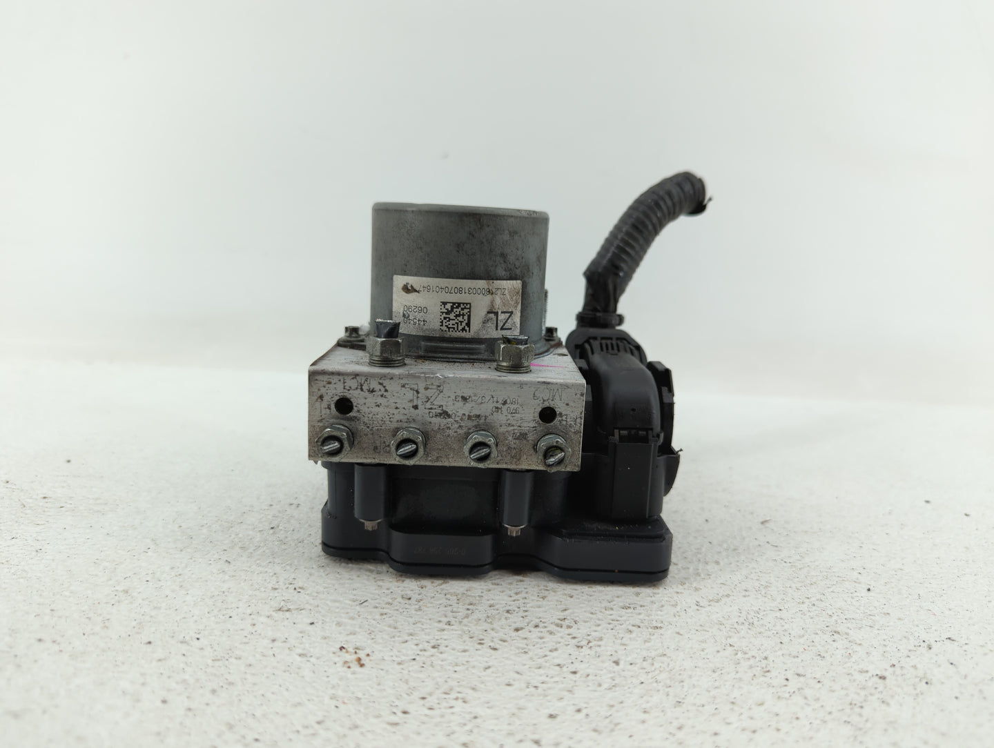 2018 Toyota Camry ABS Pump Control Module Replacement P/N:44540-06290 44540 06290 Fits OEM Used Auto Parts - Oemusedautopart