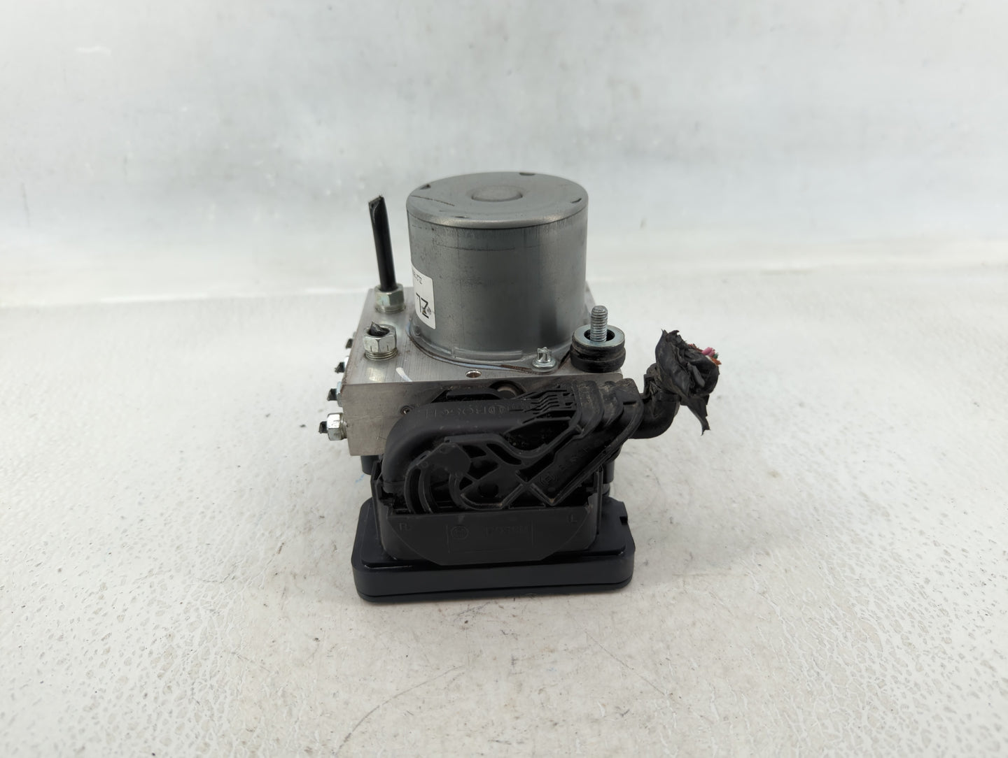 2018-2020 Toyota Camry ABS Pump Control Module Replacement P/N:44540-06290 Fits Fits 2018 2019 2020 OEM Used Auto Parts - Oe