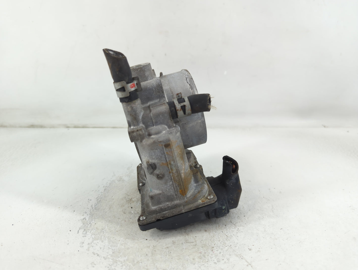2018-2022 Toyota Camry Throttle Body P/N:22030-0P060 Fits Fits 2016 2017 2018 2019 2020 2021 2022 OEM Used Auto Parts - Oemu