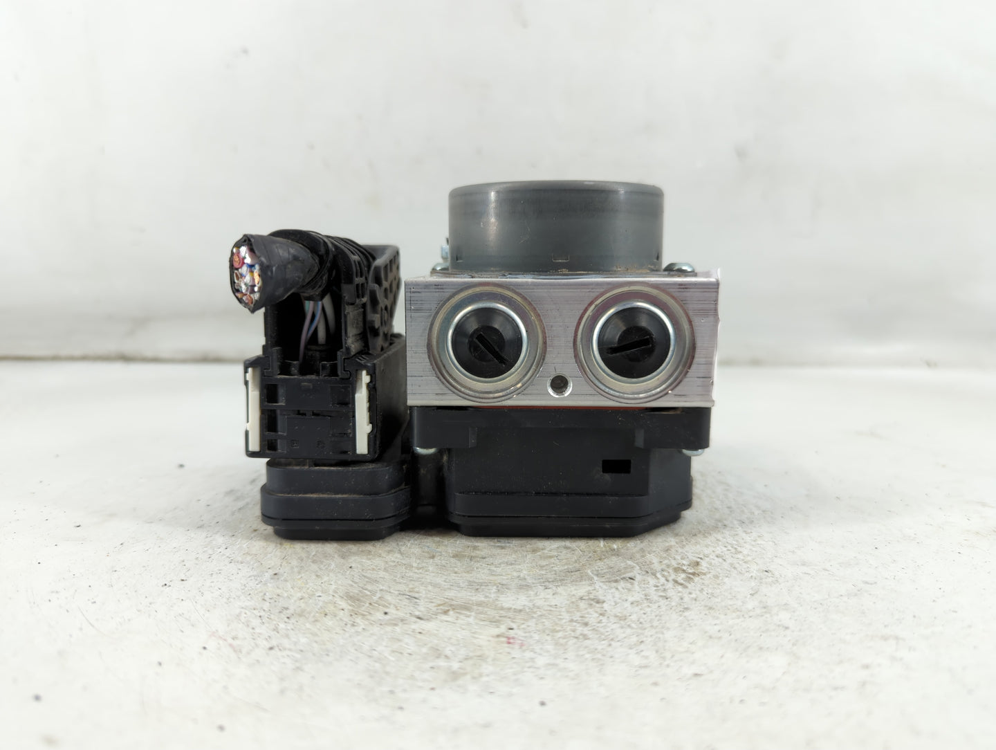 2018 Toyota Camry ABS Pump Control Module Replacement P/N:89541-33360 113040-41190 Fits Fits 2019 OEM Used Auto Parts - Oemu