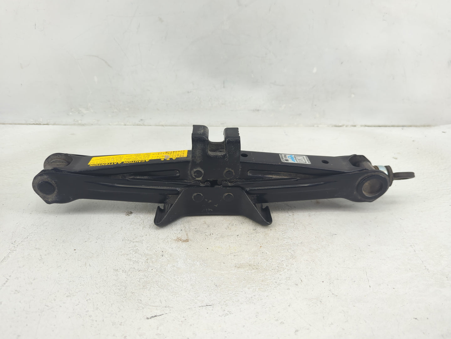 2018 Toyota Corolla Spare Scissor Car Jack 1390217 - Oemusedautoparts1.com