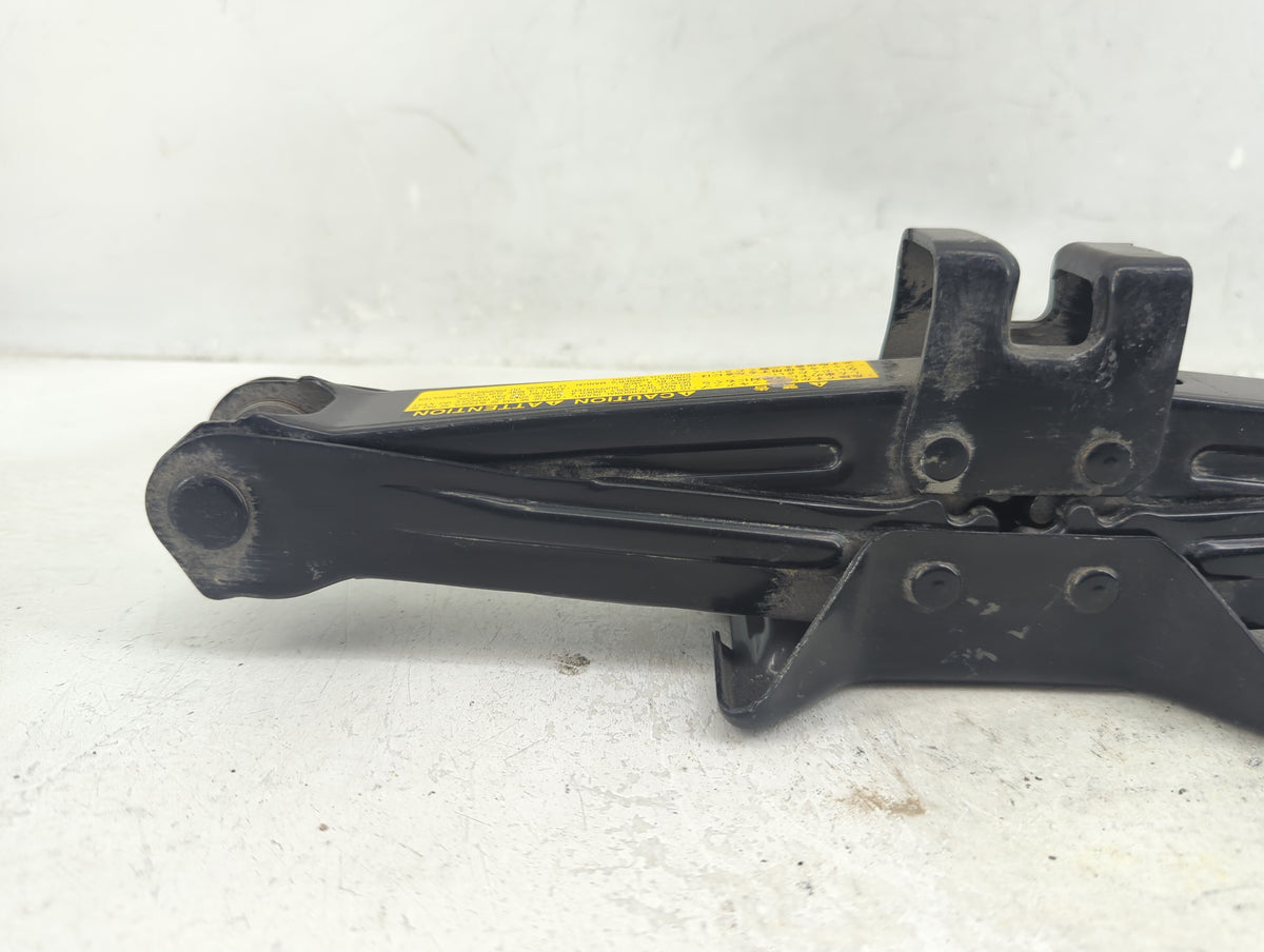 2018 Toyota Corolla Spare Scissor Car Jack 1390217 - Oemusedautoparts1.com