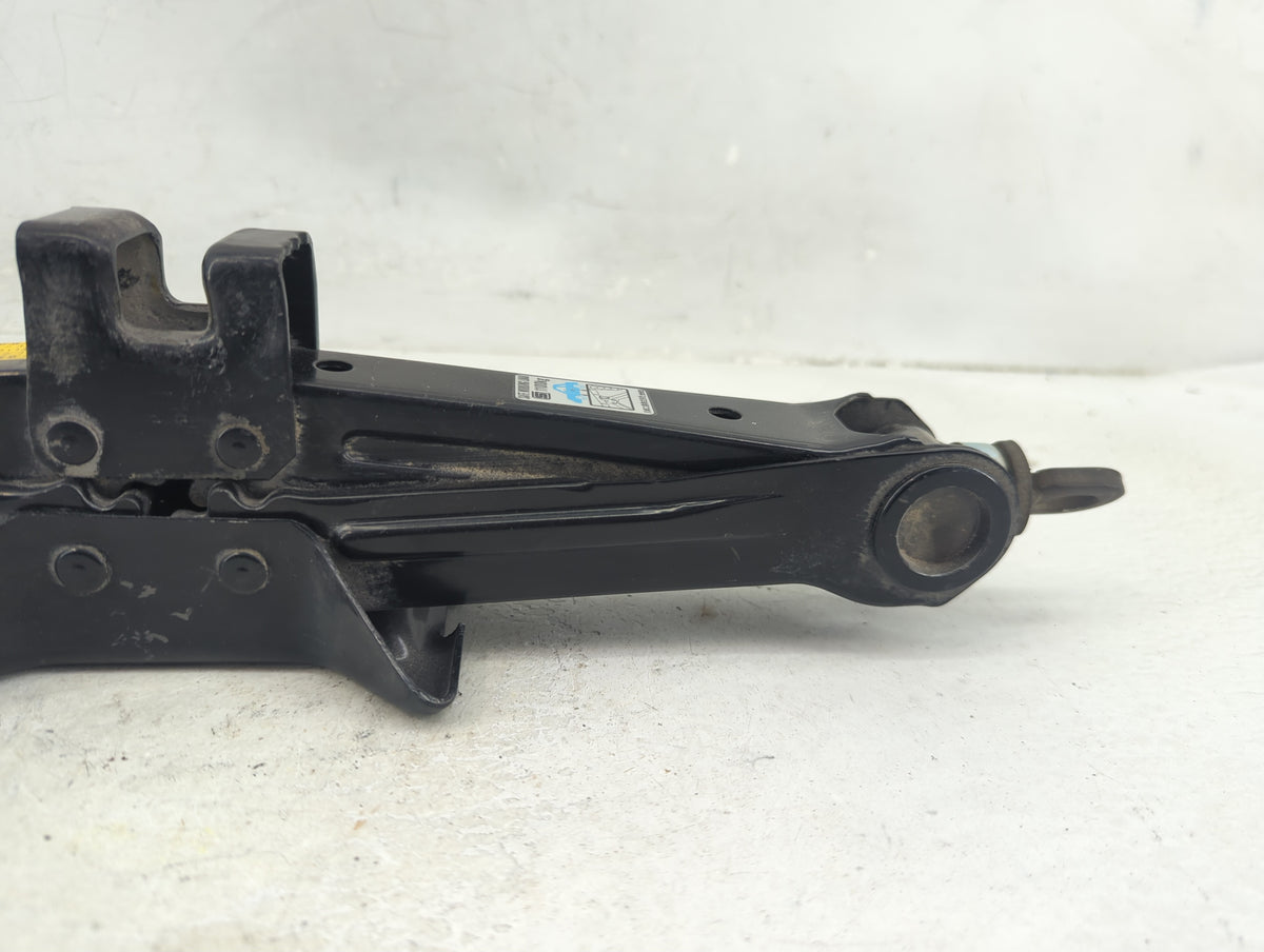 2018 Toyota Corolla Spare Scissor Car Jack 1390217 - Oemusedautoparts1.com
