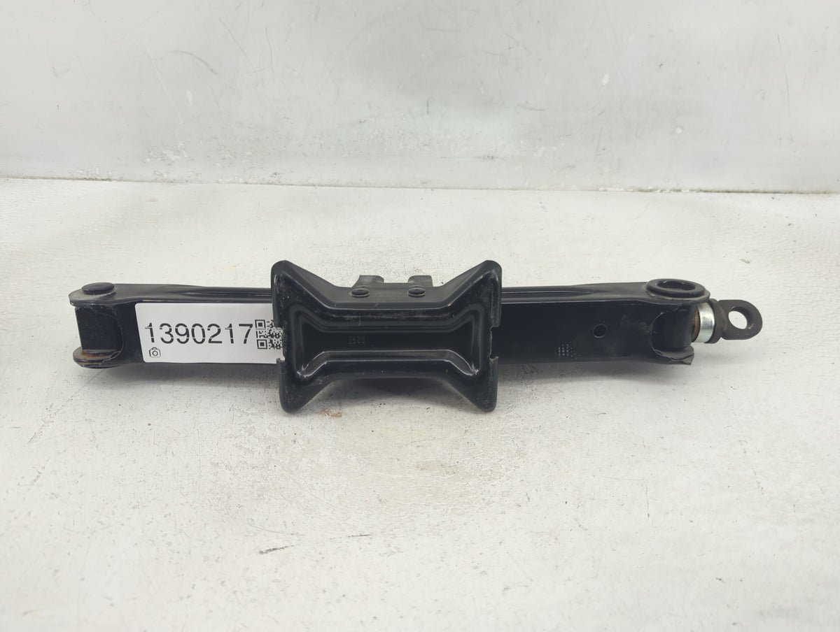 2018 Toyota Corolla Spare Scissor Car Jack 1390217 - Oemusedautoparts1.com