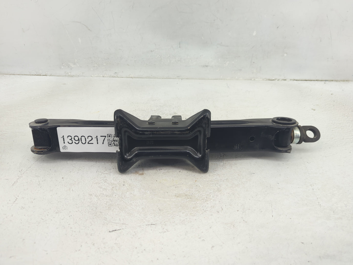 2018 Toyota Corolla Spare Scissor Car Jack 1390217 - Oemusedautoparts1.com