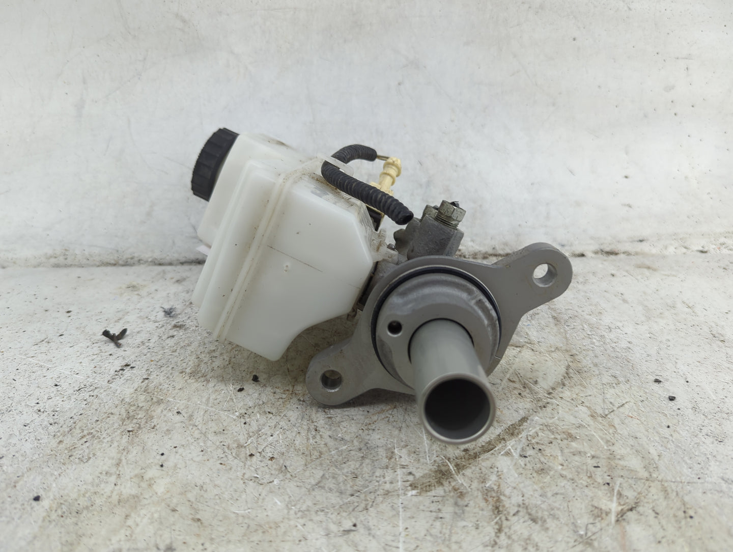Toyota Corolla Brake Master Cylinder 1490546 - Oemusedautoparts1.com
