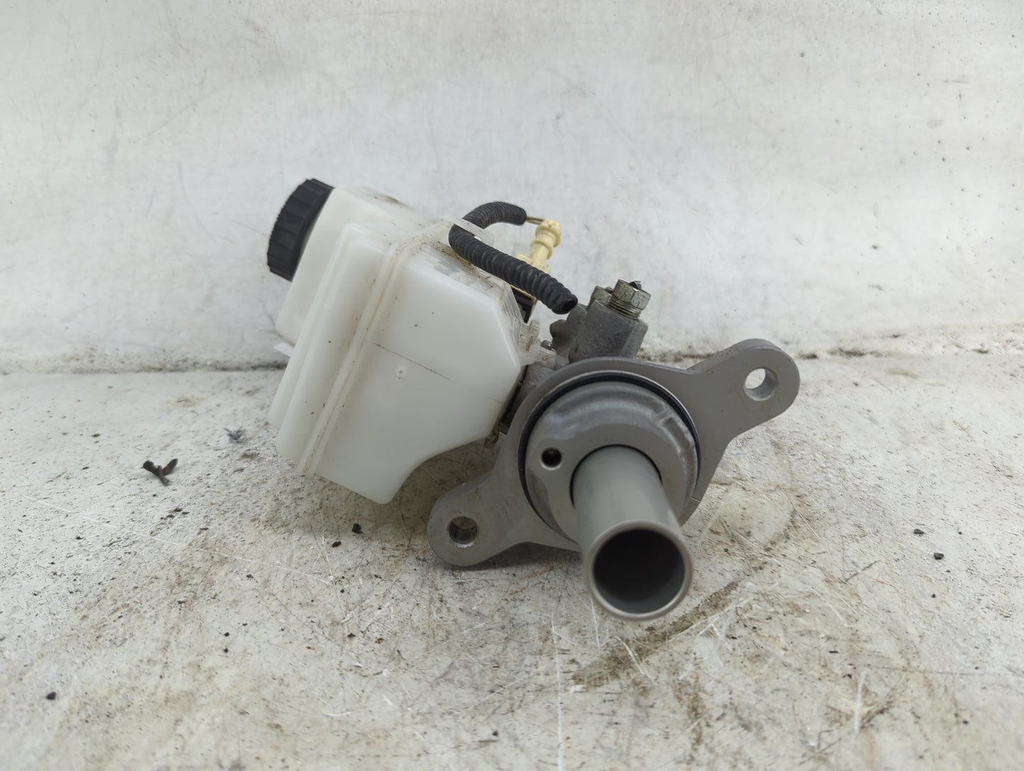 Toyota Corolla Brake Master Cylinder 1490546 - Oemusedautoparts1.com