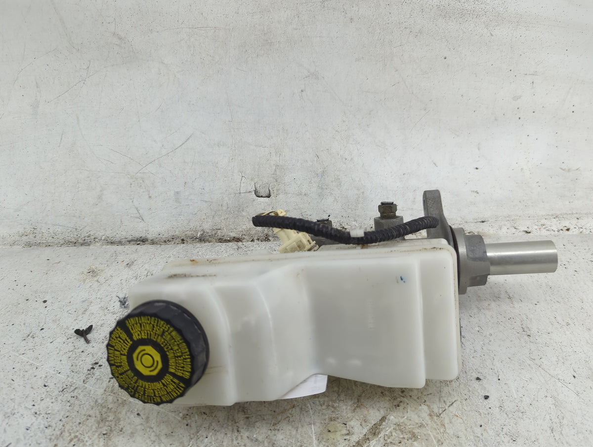 Toyota Corolla Brake Master Cylinder 1490546 - Oemusedautoparts1.com
