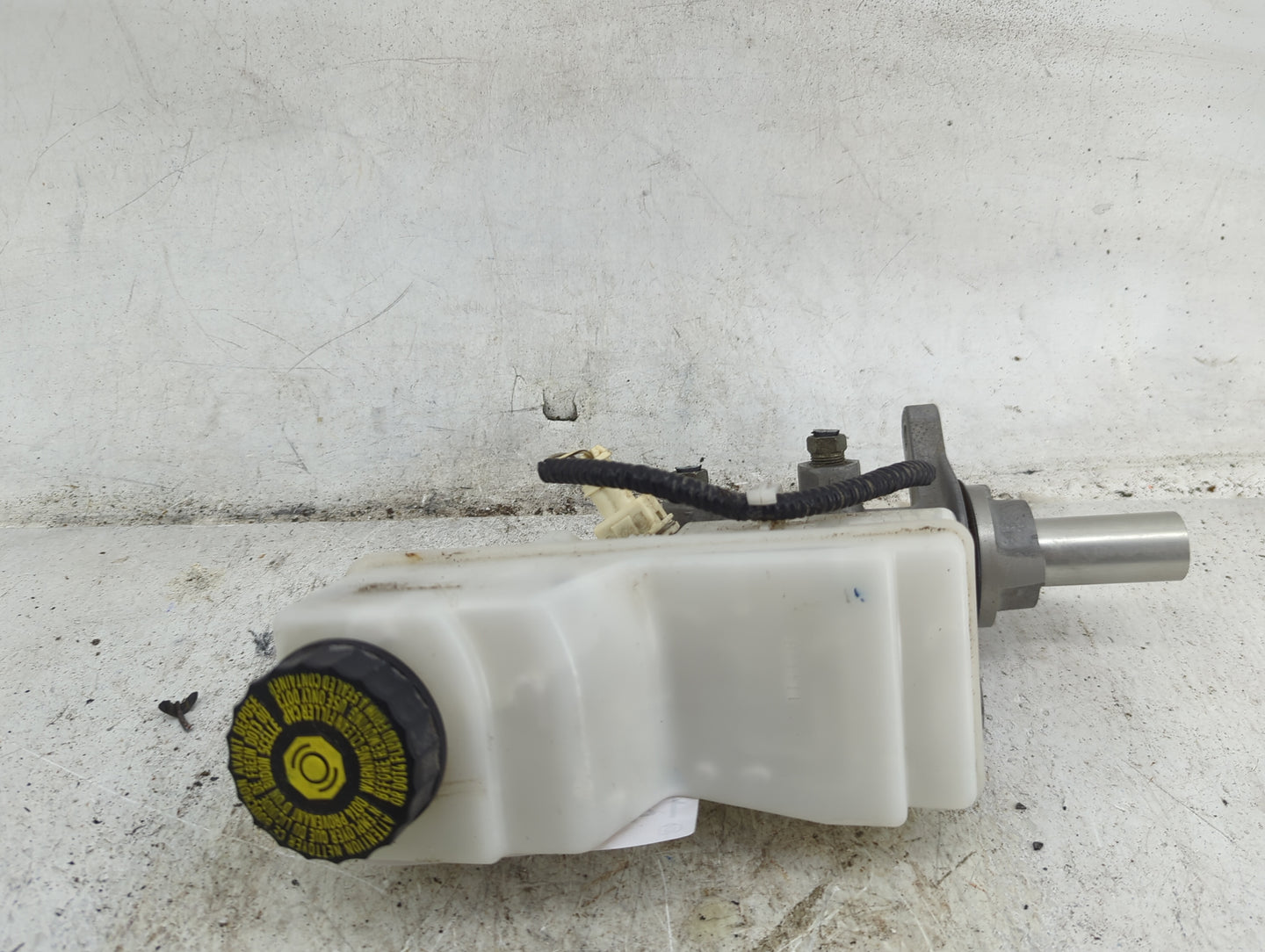 Toyota Corolla Brake Master Cylinder 1490546 - Oemusedautoparts1.com