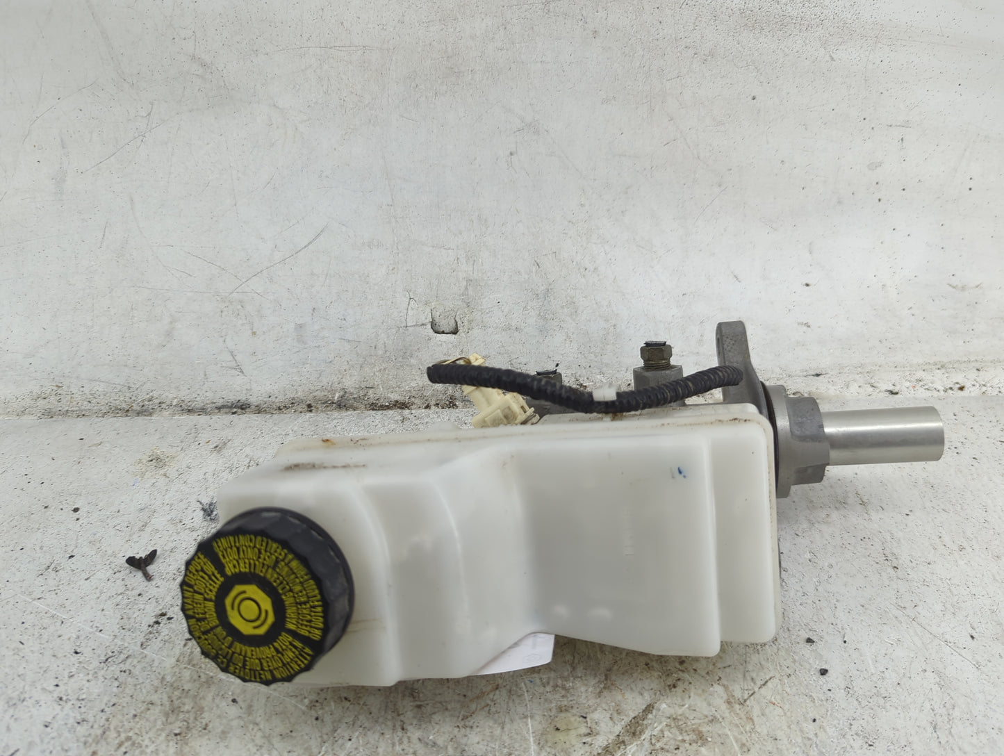 Toyota Corolla Brake Master Cylinder 1490546 - Oemusedautoparts1.com
