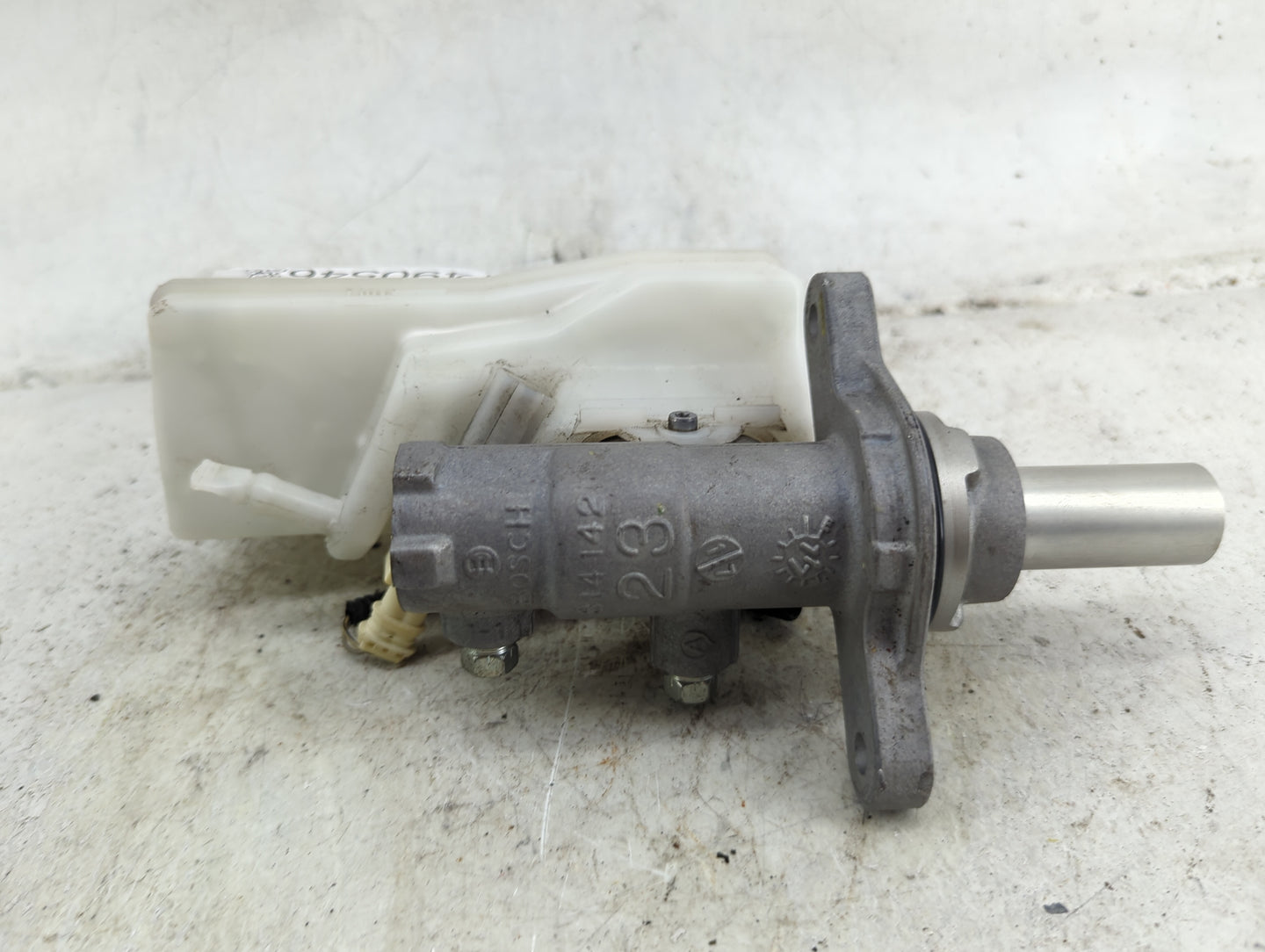 Toyota Corolla Brake Master Cylinder 1490546 - Oemusedautoparts1.com