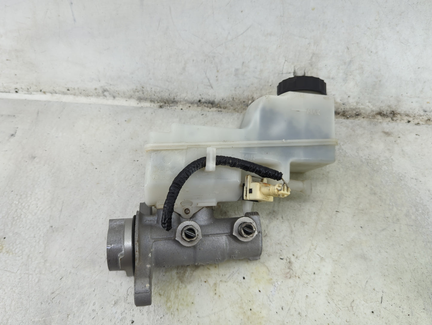 Toyota Corolla Brake Master Cylinder 1492146 - Oemusedautoparts1.com