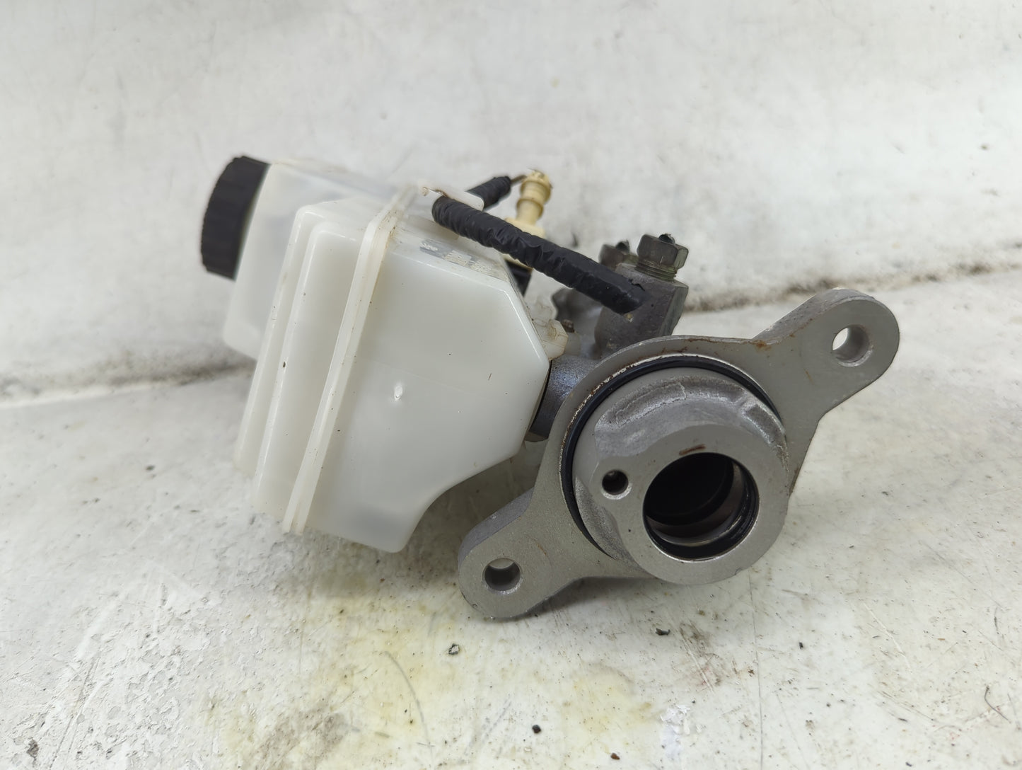 Toyota Corolla Brake Master Cylinder 1492146 - Oemusedautoparts1.com