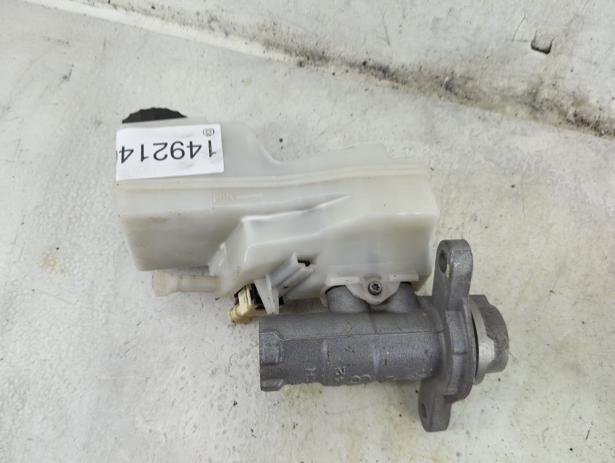 Toyota Corolla Brake Master Cylinder 1492146 - Oemusedautoparts1.com