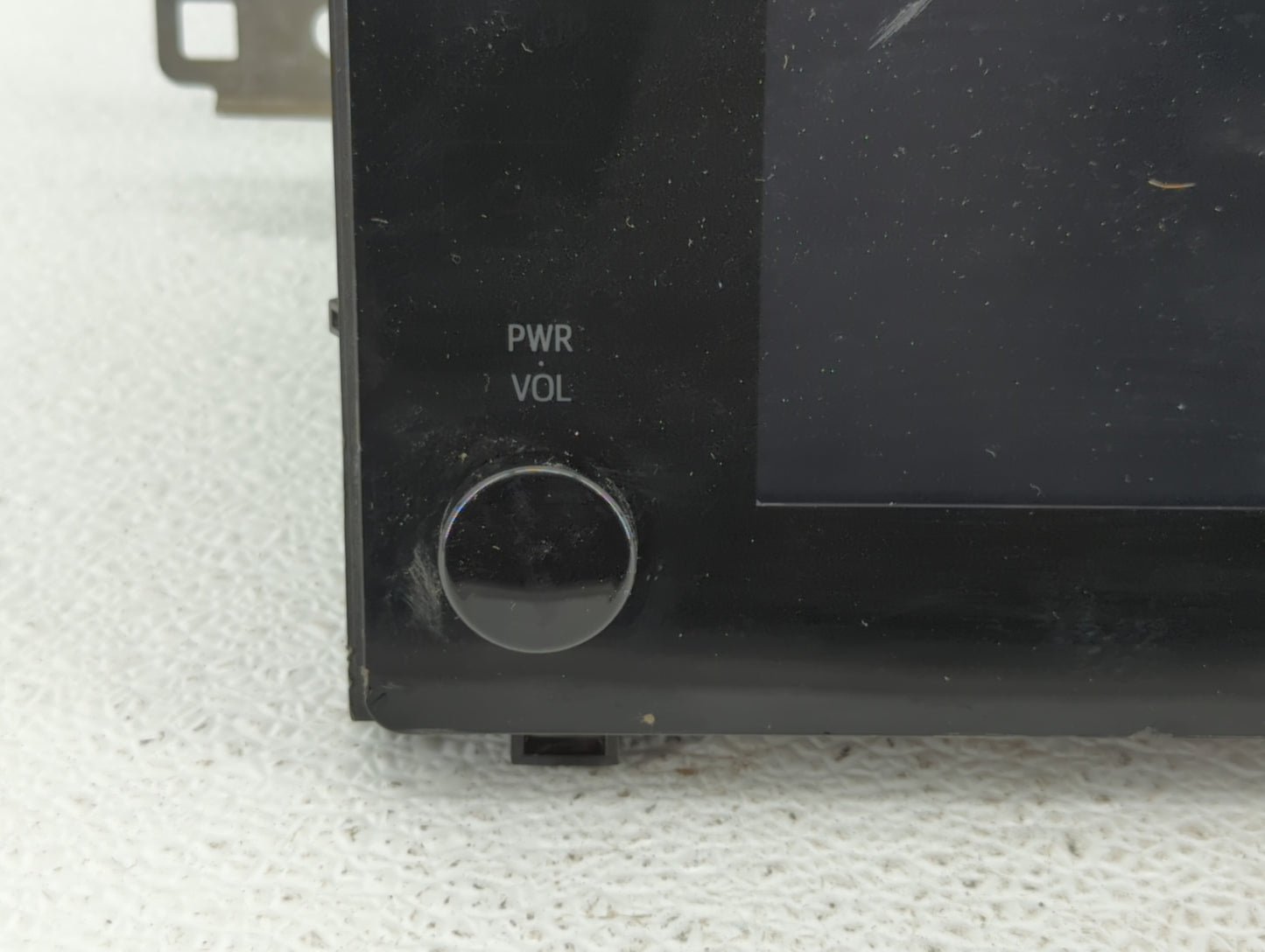 2017-2018 Toyota Corolla Am Fm Cd Player Radio Receiver - Oemusedautoparts1.com