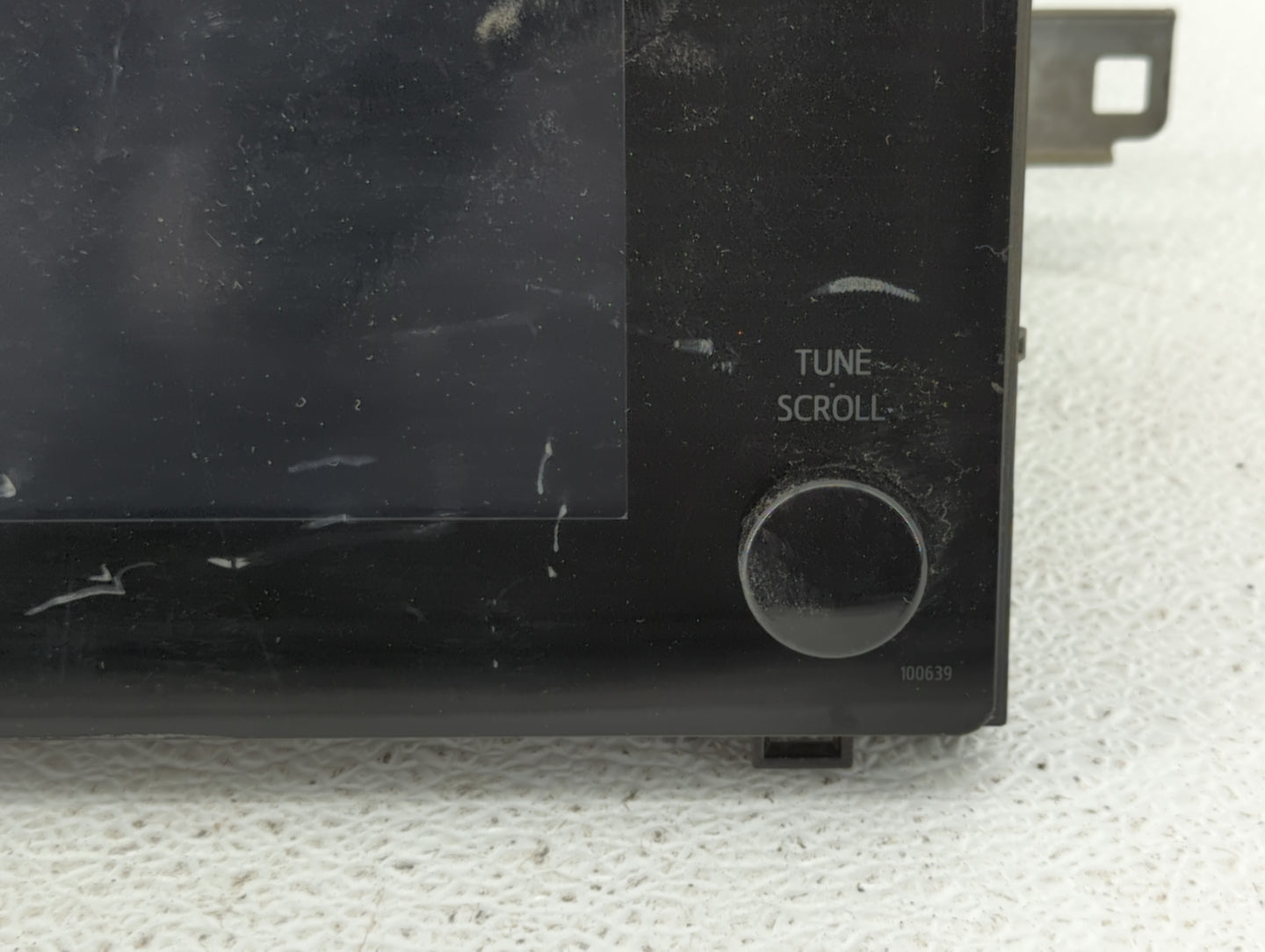 2017-2018 Toyota Corolla Am Fm Cd Player Radio Receiver - Oemusedautoparts1.com