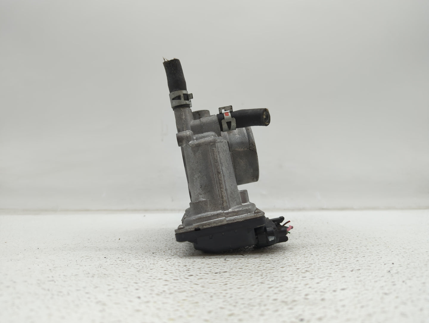 2011-2018 Toyota Corolla Throttle Body P/N:22030-0T080 Fits Fits 2011 2012 2013 2014 2015 2016 2017 2018 OEM Used Auto Parts