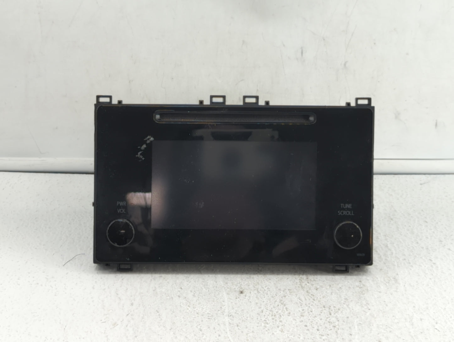 2017-2018 Toyota Corolla Am Fm Cd Player Radio Receiver - Oemusedautoparts1.com