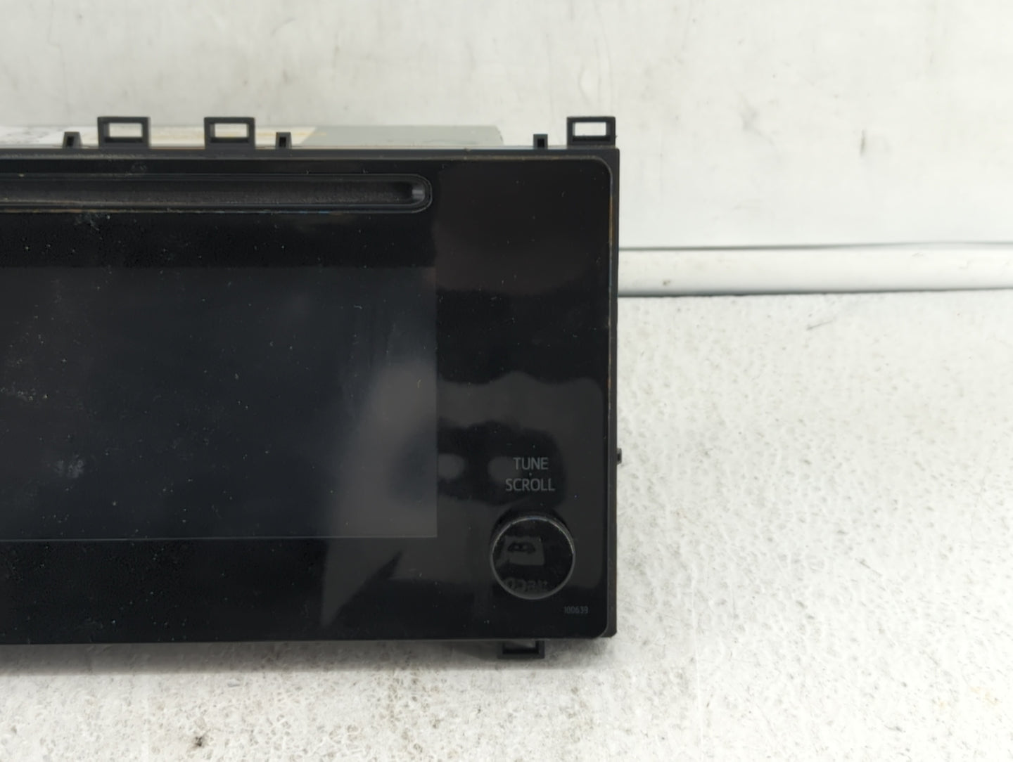 2017-2018 Toyota Corolla Am Fm Cd Player Radio Receiver - Oemusedautoparts1.com