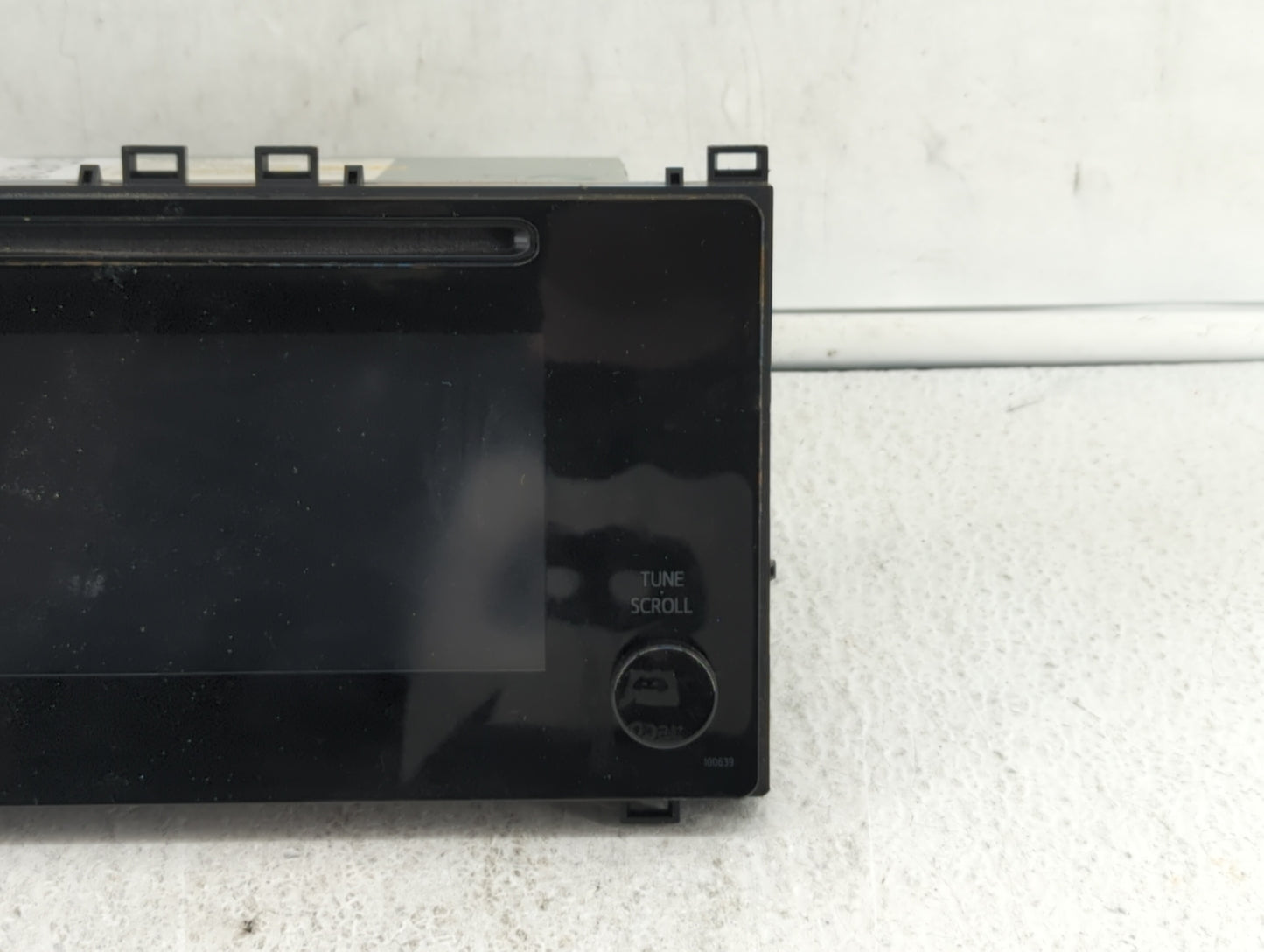 2017-2018 Toyota Corolla Am Fm Cd Player Radio Receiver - Oemusedautoparts1.com