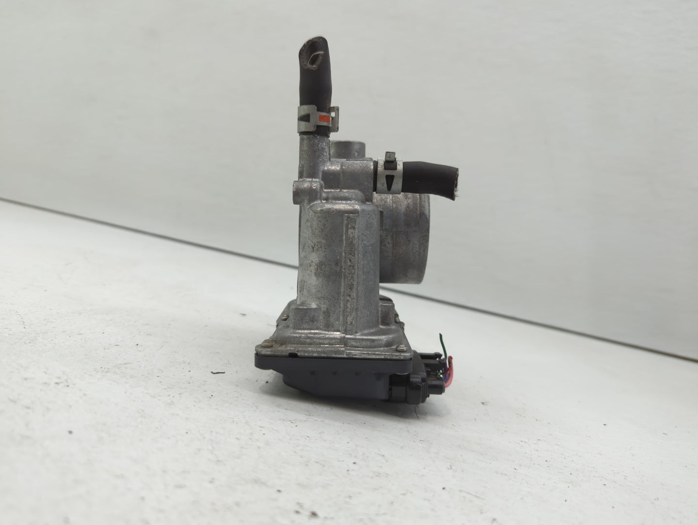 2011-2019 Toyota Corolla Throttle Body P/N:22030-0T080 Fits Fits 2011 2012 2013 2014 2015 2016 2017 2018 2019 OEM Used Auto 