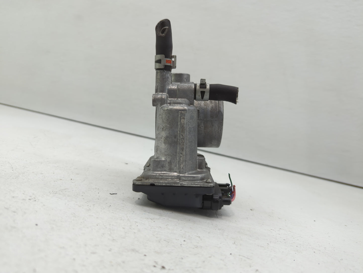 2011-2019 Toyota Corolla Throttle Body P/N:22030-0T080 Fits Fits 2011 2012 2013 2014 2015 2016 2017 2018 2019 OEM Used Auto 