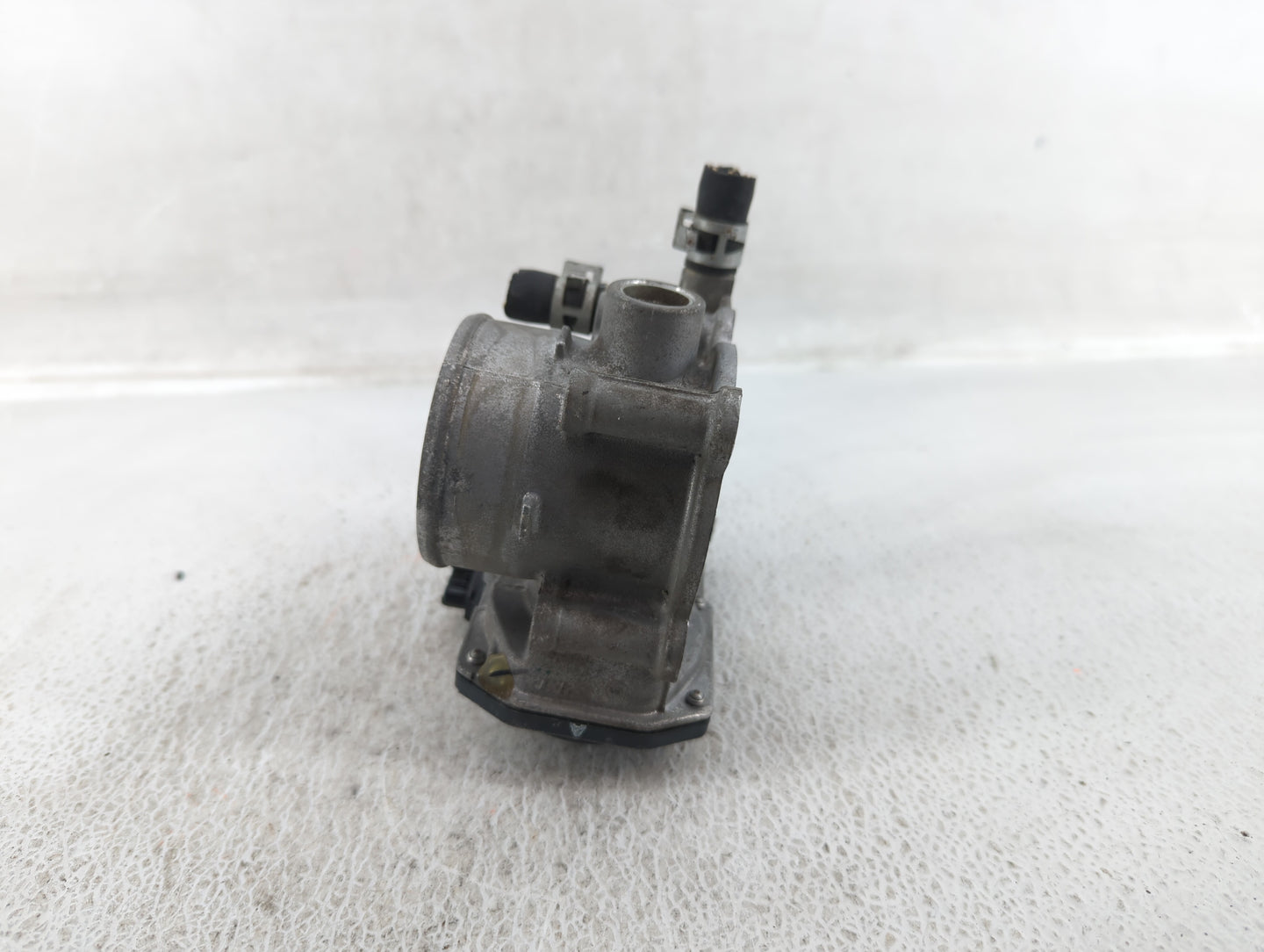 2011-2019 Toyota Corolla Throttle Body P/N:22030-0T080 Fits Fits 2011 2012 2013 2014 2015 2016 2017 2018 2019 OEM Used Auto 