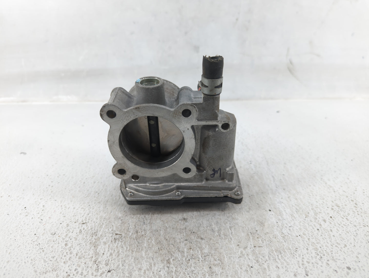 2011-2019 Toyota Corolla Throttle Body P/N:22030-0T080 Fits Fits 2011 2012 2013 2014 2015 2016 2017 2018 2019 OEM Used Auto 