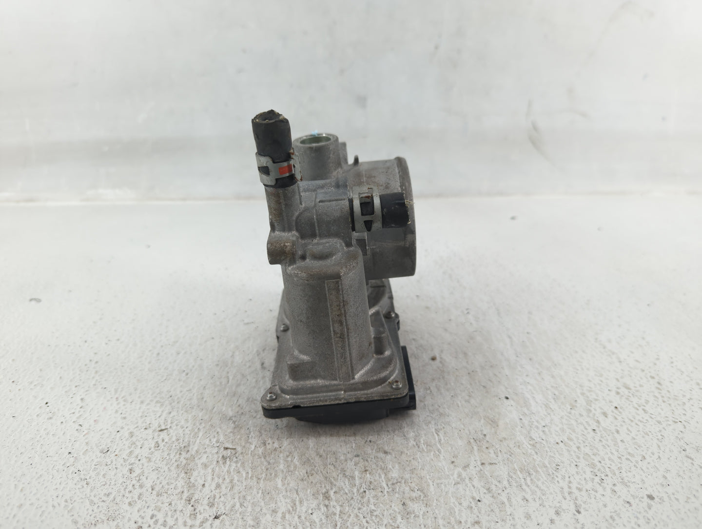 2011-2019 Toyota Corolla Throttle Body P/N:22030-0T080 Fits Fits 2011 2012 2013 2014 2015 2016 2017 2018 2019 OEM Used Auto 