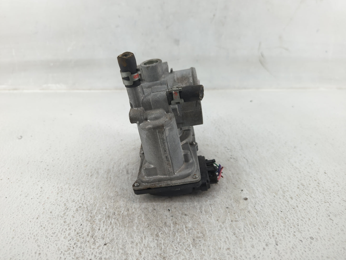 2011-2019 Toyota Corolla Throttle Body P/N:22030-0T080 Fits Fits 2011 2012 2013 2014 2015 2016 2017 2018 2019 OEM Used Auto 