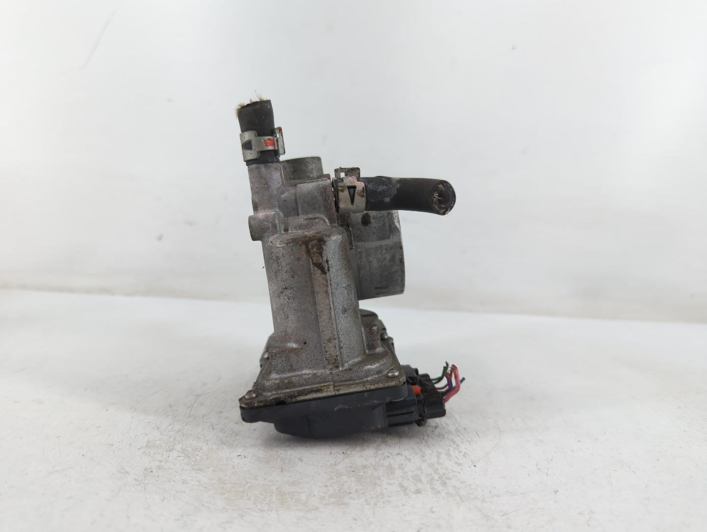 2011-2019 Toyota Corolla Throttle Body P/N:22030-0T080 Fits Fits 2011 2012 2013 2014 2015 2016 2017 2018 2019 OEM Used Auto 