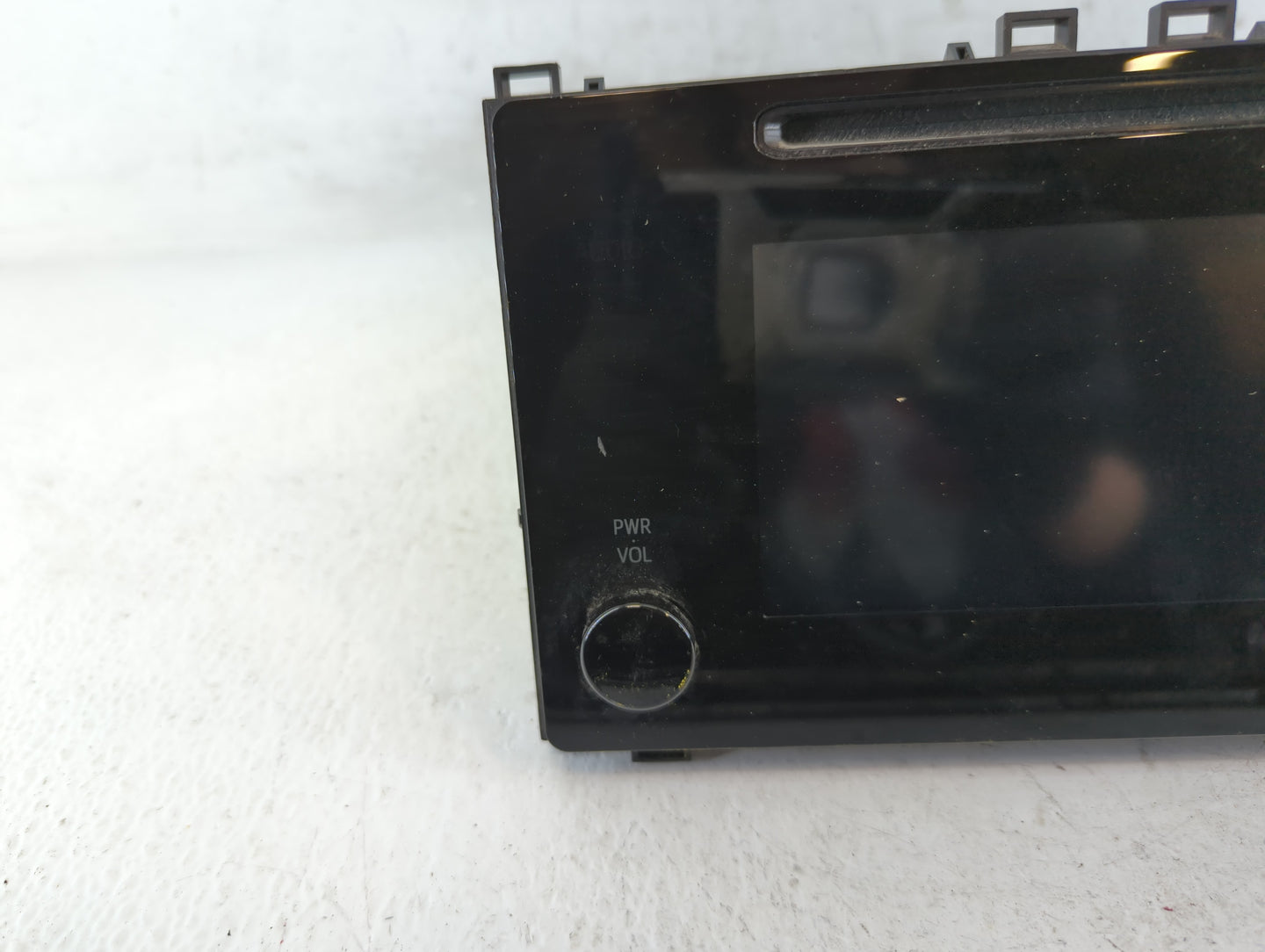 2017-2019 Toyota Corolla Am Fm Cd Player Radio Receiver - Oemusedautoparts1.com
