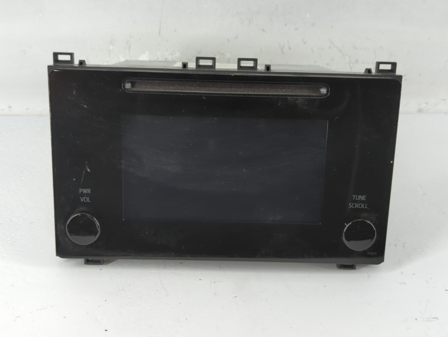 2017-2019 Toyota Corolla Am Fm Cd Player Radio Receiver - Oemusedautoparts1.com
