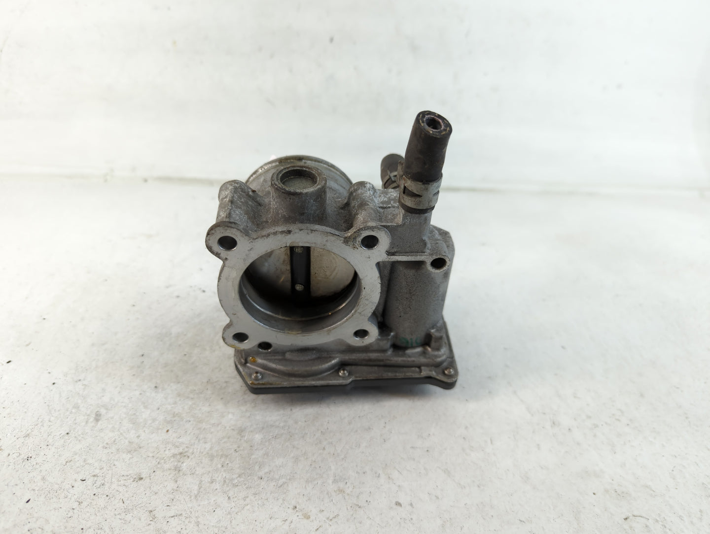 2011-2019 Toyota Corolla Throttle Body P/N:22030-0T080 Fits Fits 2011 2012 2013 2014 2015 2016 2017 2018 2019 OEM Used Auto 