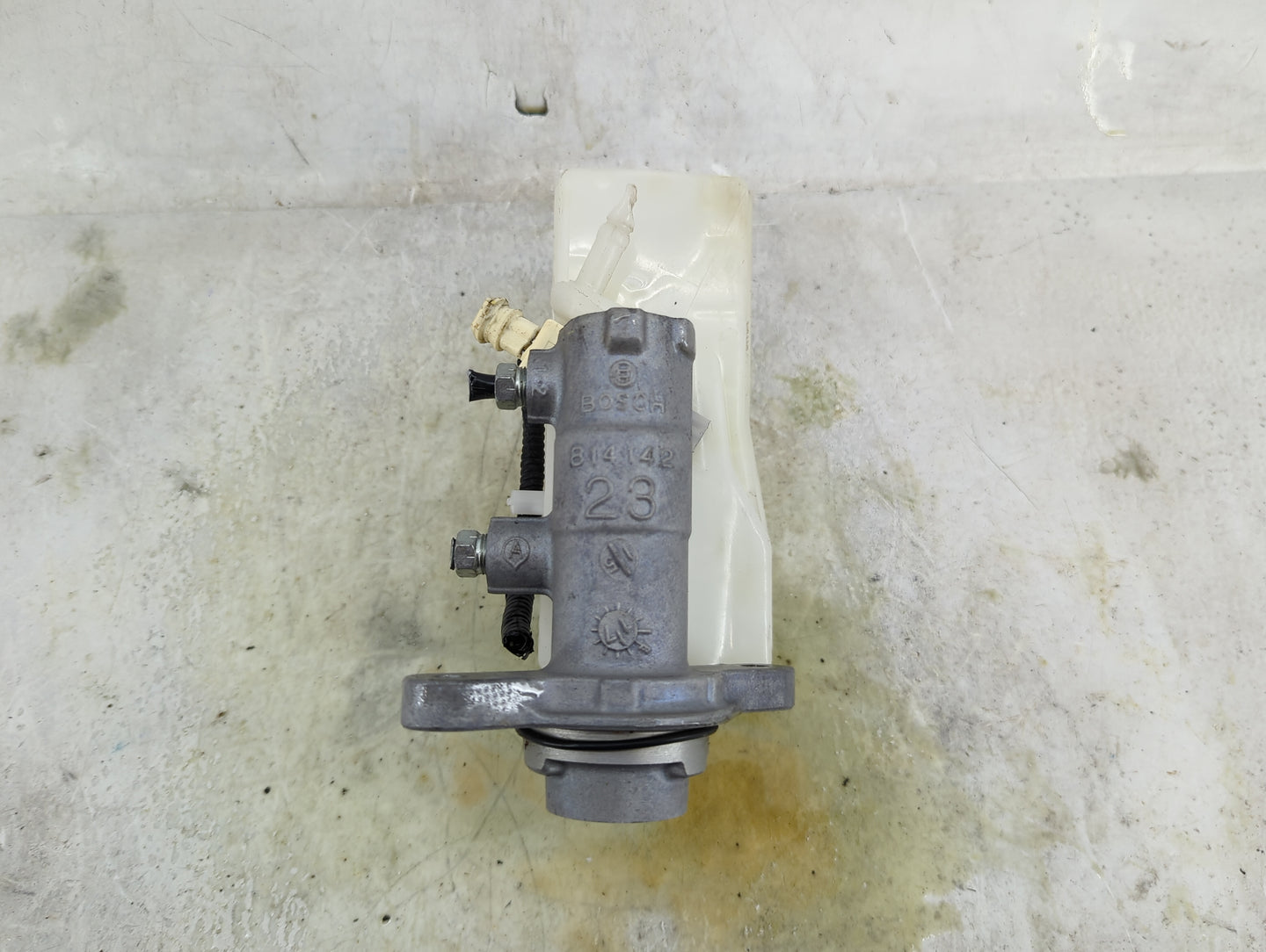 Toyota Corolla Im Brake Master Cylinder - Oemusedautoparts1.com