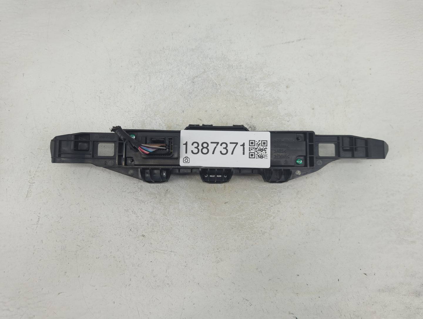 2014-2019 Toyota Highlander Information Display Screen - Oemusedautoparts1.com