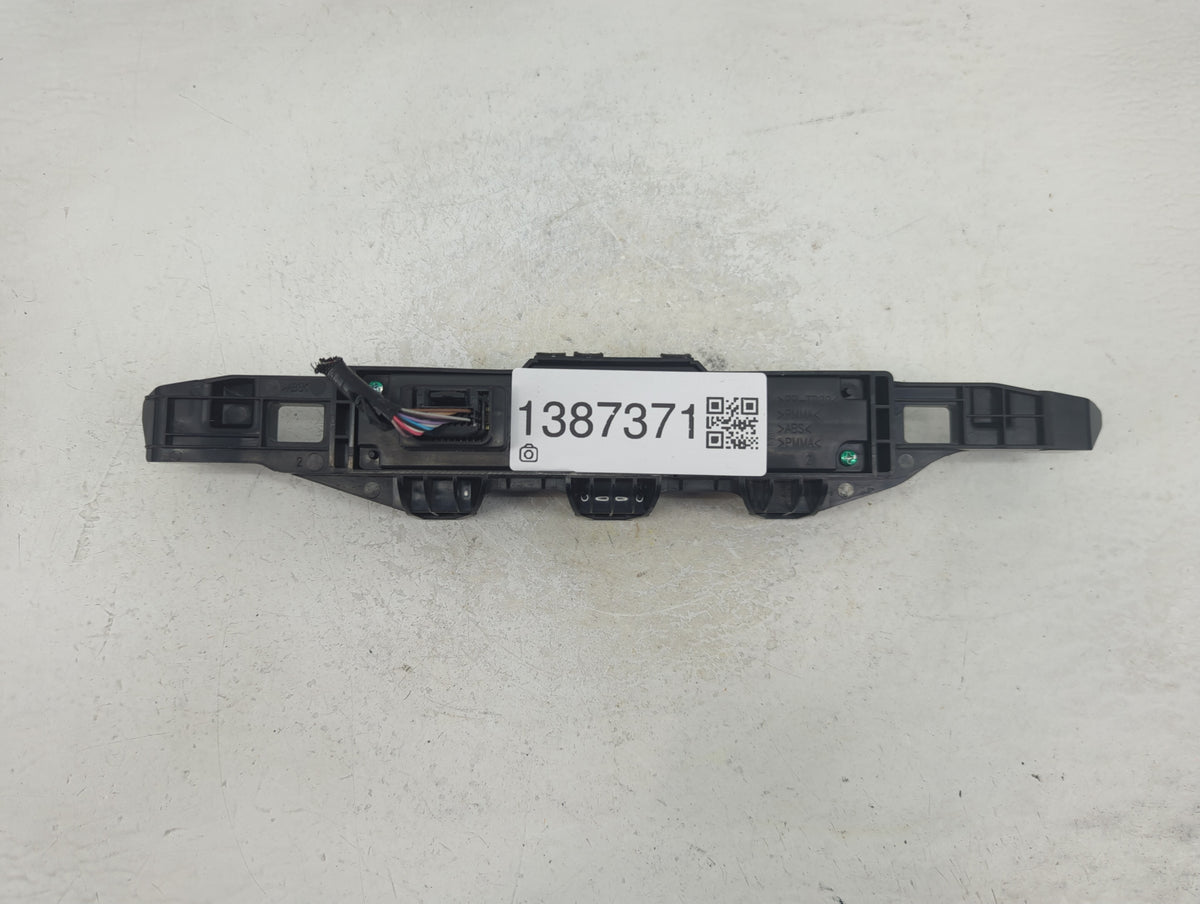 2014-2019 Toyota Highlander Information Radio Display Screen - Oemusedautoparts1.com