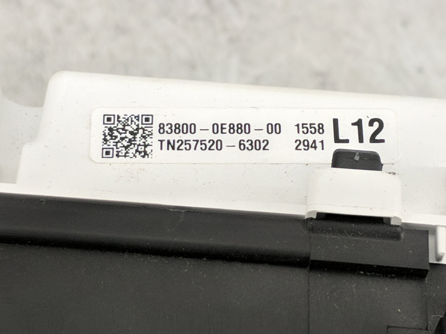 2017-2018 Toyota Highlander Instrument Cluster Speedometer Gauges P/N:83800-0E880-00 TN257520-6302 Miles: Fits Fits 2017 201