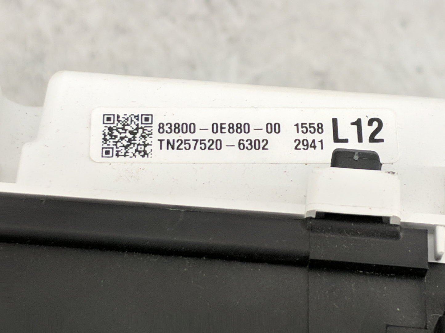 2017-2018 Toyota Highlander Instrument Cluster Speedometer Gauges P/N:83800-0E880-00 TN257520-6302 Miles: Fits Fits 2017 201