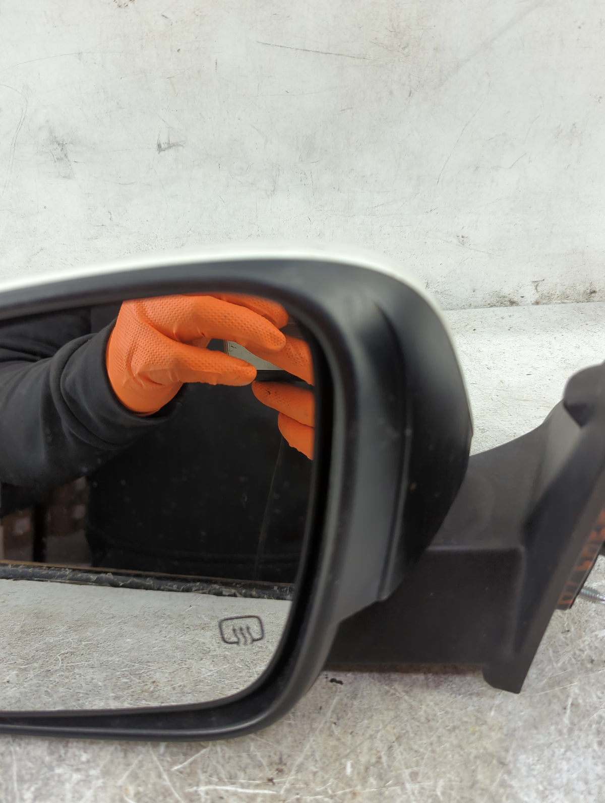 2014-2019 Toyota Highlander Driver Side View Mirror - Left Door Mirror OEM Used - Oemusedautoparts1.com
