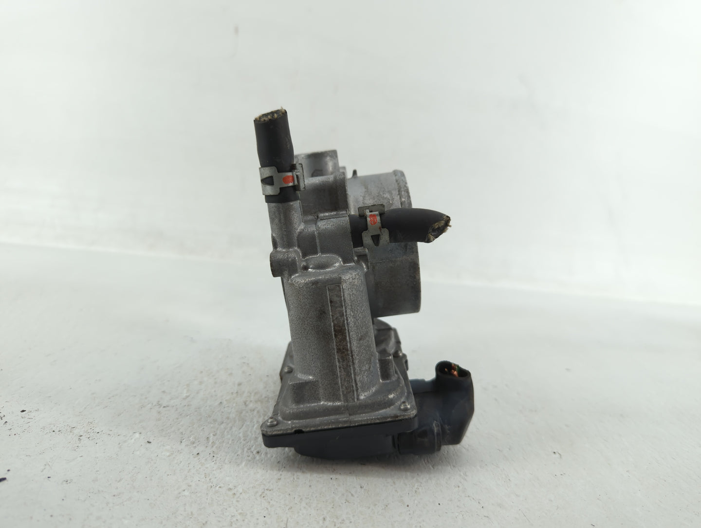 2017-2022 Toyota Highlander Throttle Body P/N:22030-0P060 Fits Fits 2016 2017 2018 2019 2020 2021 2022 OEM Used Auto Parts -