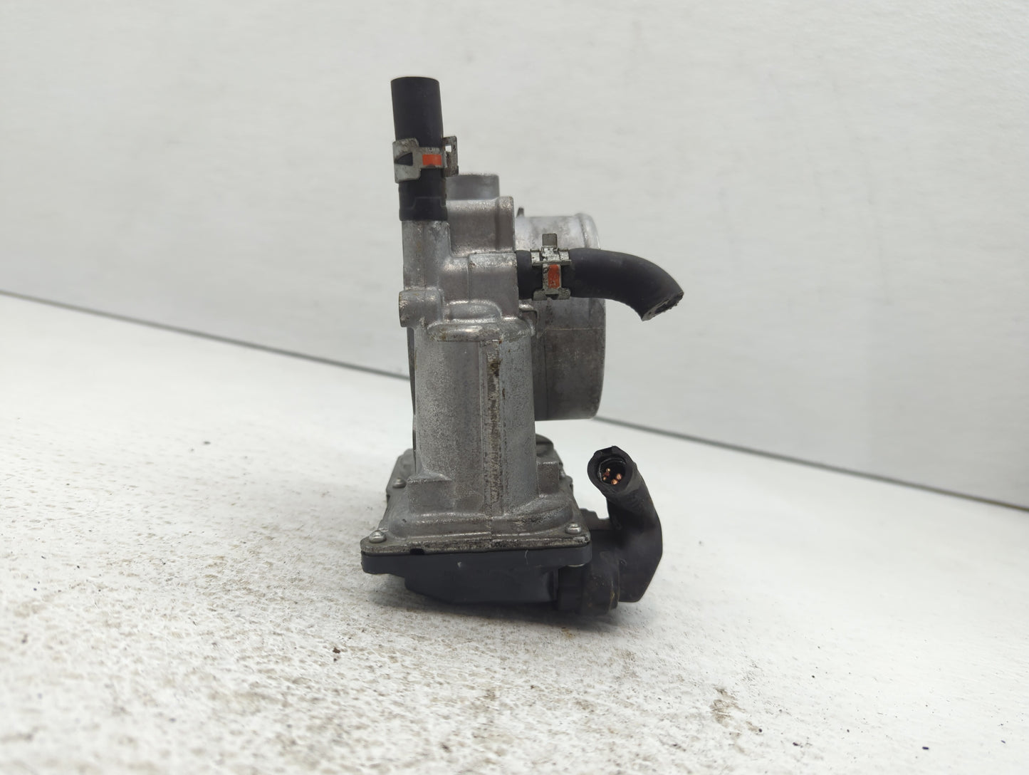 2017-2022 Toyota Highlander Throttle Body P/N:22030-0P060 Fits Fits 2016 2017 2018 2019 2020 2021 2022 OEM Used Auto Parts -