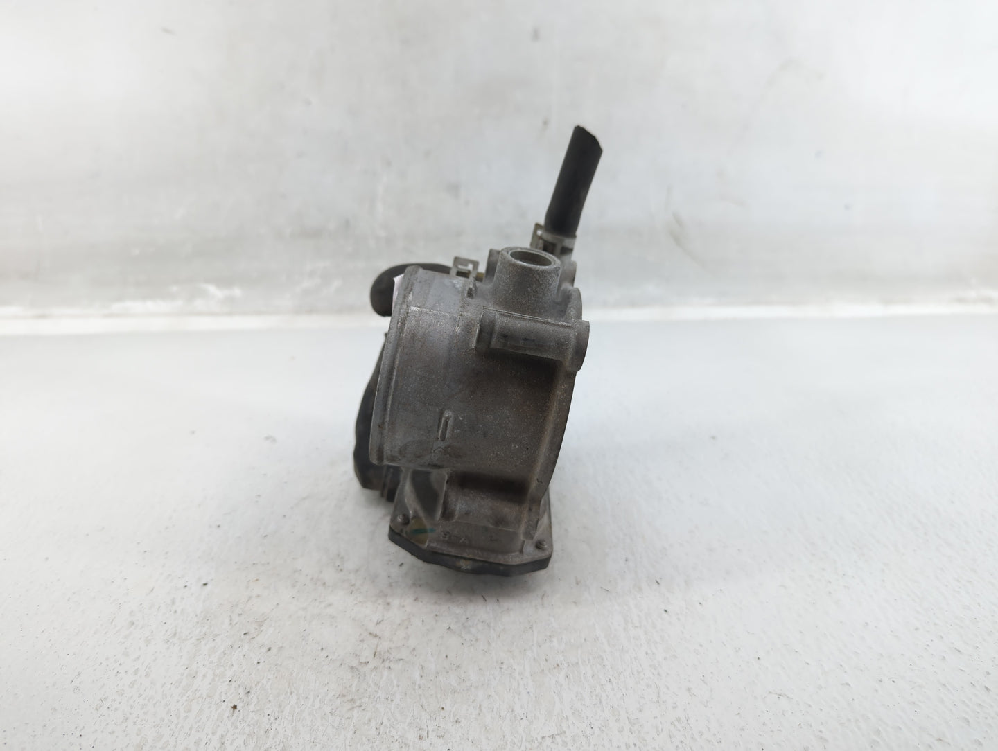 2017-2022 Toyota Highlander Throttle Body P/N:22030-0P060 Fits Fits 2016 2017 2018 2019 2020 2021 2022 OEM Used Auto Parts -