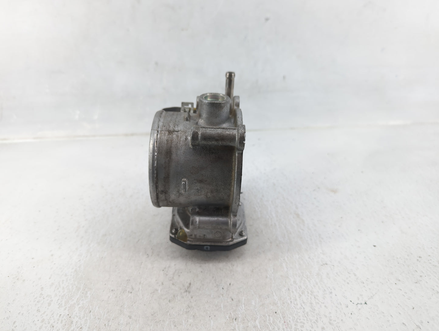 2017-2022 Toyota Highlander Throttle Body P/N:22030-0P060 Fits Fits 2016 2017 2018 2019 2020 2021 2022 OEM Used Auto Parts -