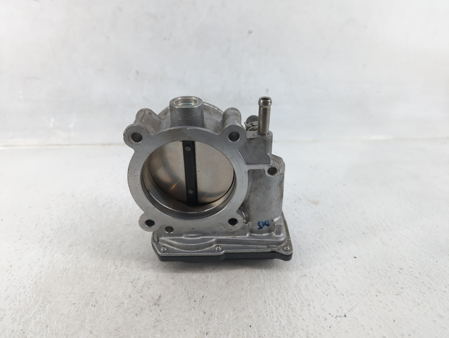 2017-2022 Toyota Highlander Throttle Body P/N:22030-0P060 Fits Fits 2016 2017 2018 2019 2020 2021 2022 OEM Used Auto Parts -