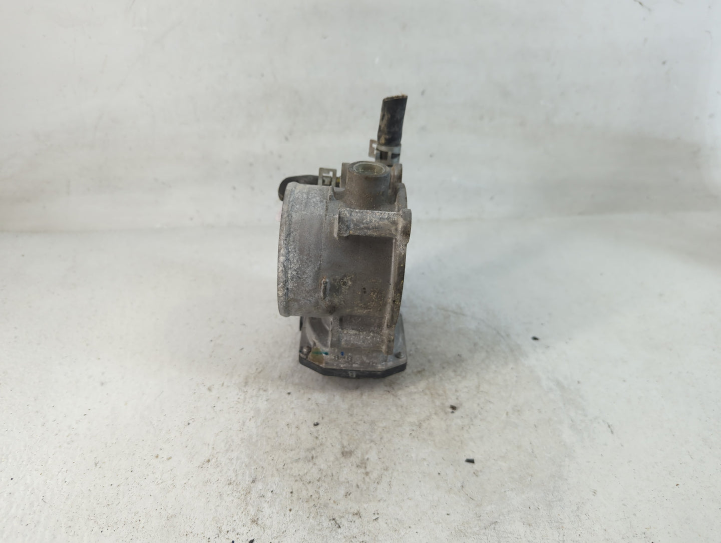 2017-2022 Toyota Highlander Throttle Body P/N:22030-0P060 Fits Fits 2016 2017 2018 2019 2020 2021 2022 OEM Used Auto Parts -