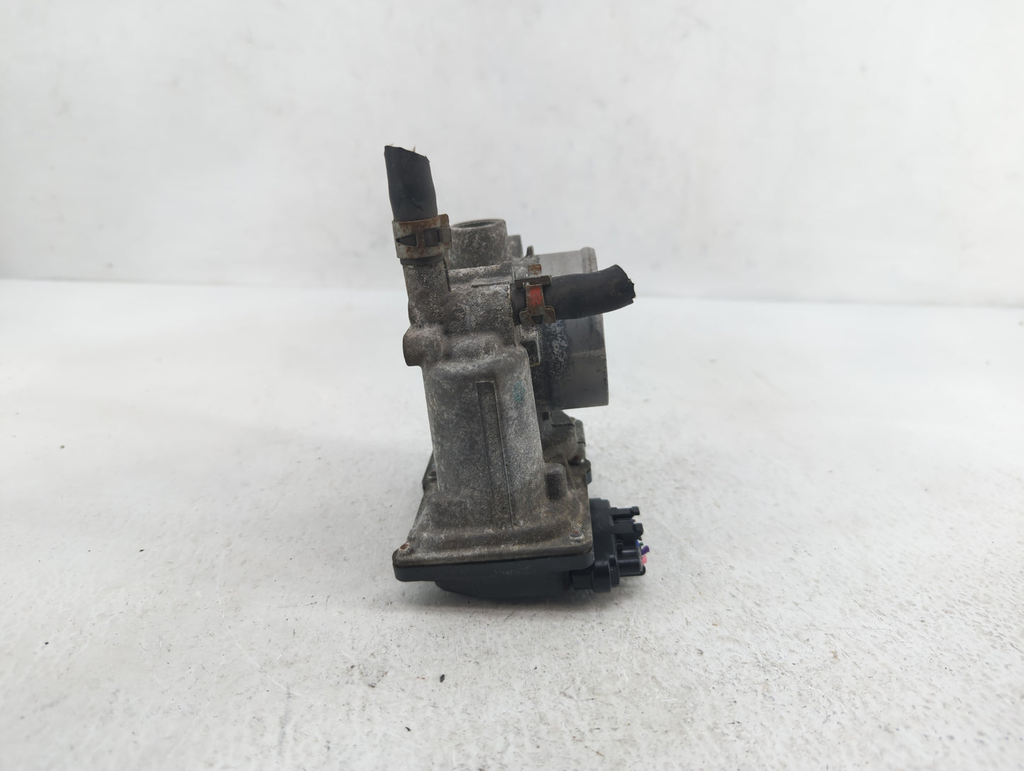 2010-2018 Toyota Prius Throttle Body P/N:22030-37060 Fits Fits 2010 2011 2012 2013 2014 2015 2016 2017 2018 OEM Used Auto Pa