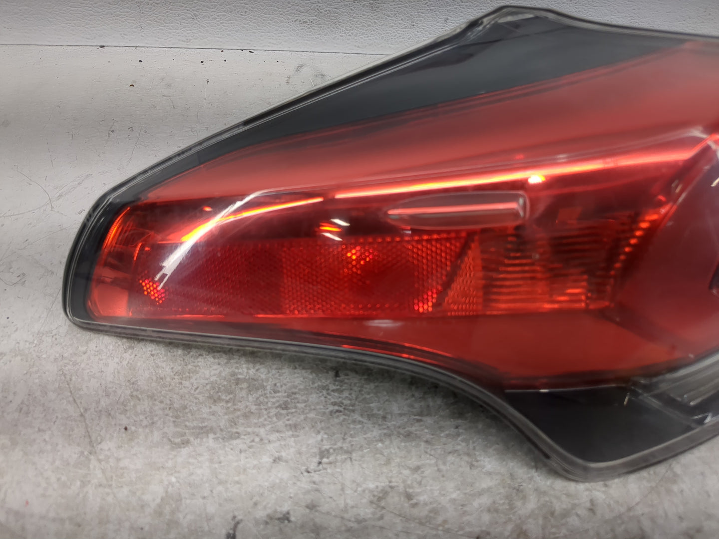 2016-2018 Toyota Rav4 Tail Light Assembly Driver Left OEM P/N:81560-0R06100 Fits Fits 2016 2017 2018 OEM Used Auto Parts - O